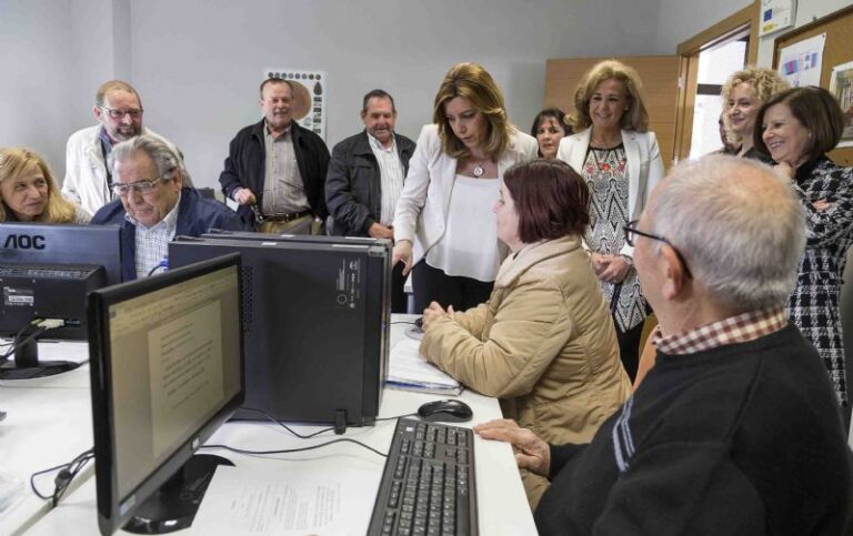 Susana Díaz valora que la nueva Ley de Servicios Sociales se adapta a ‘las nuevas necesidades’