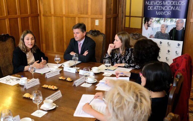 Santander comparte experiencias y retos en una jornada de nuevos modelos de atención al mayor